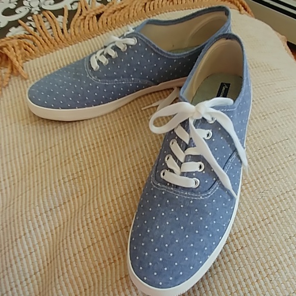 American Eagle canvas tennis shoe - Picture 3 of 4